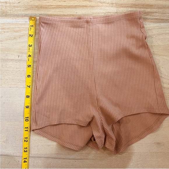 Reformation nude ribbed high waisted shorts NWT - Picture 4 of 4